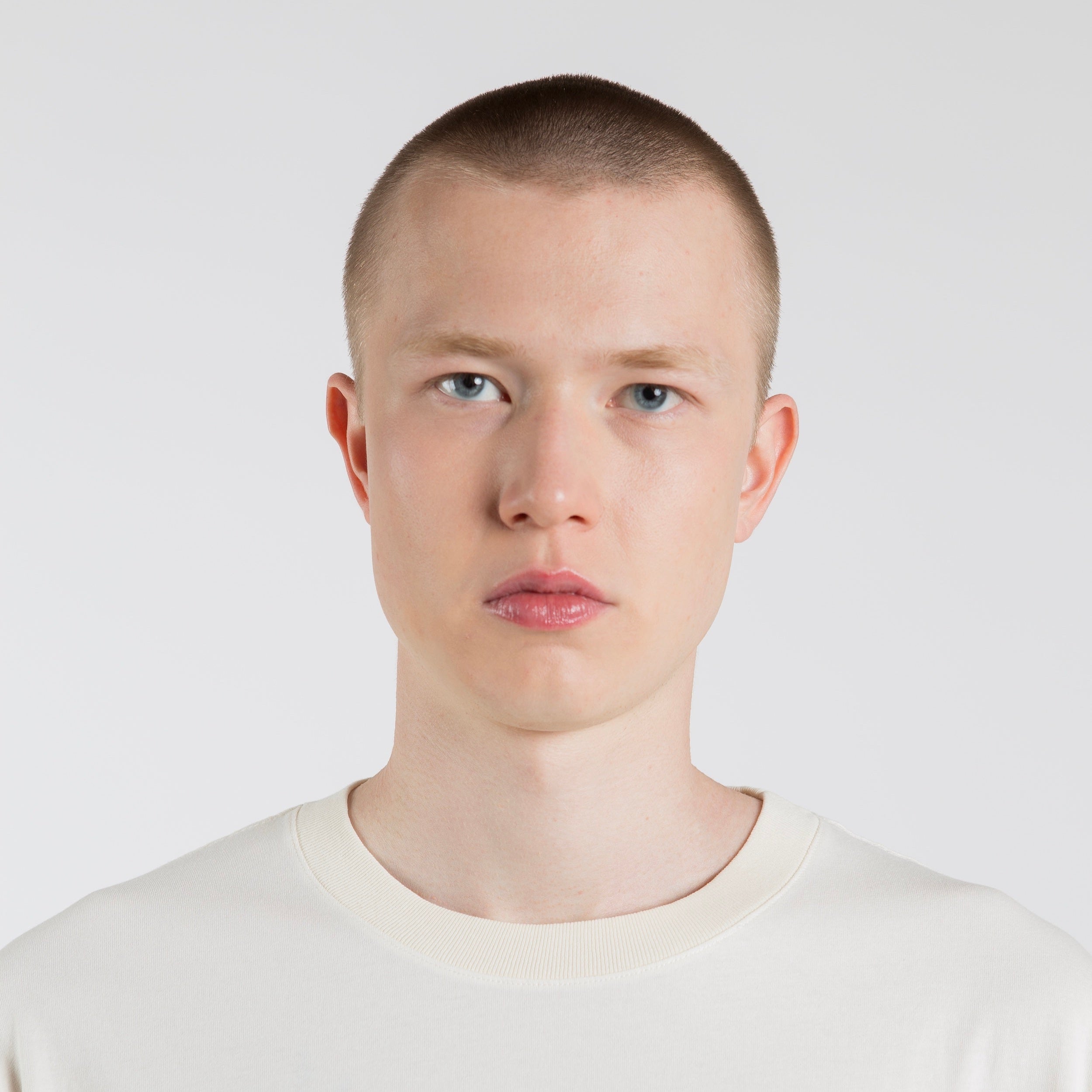 LSBK020 long sleeve heavyweight blank t-shirt from ArchesGlobal.co, made in Europe.